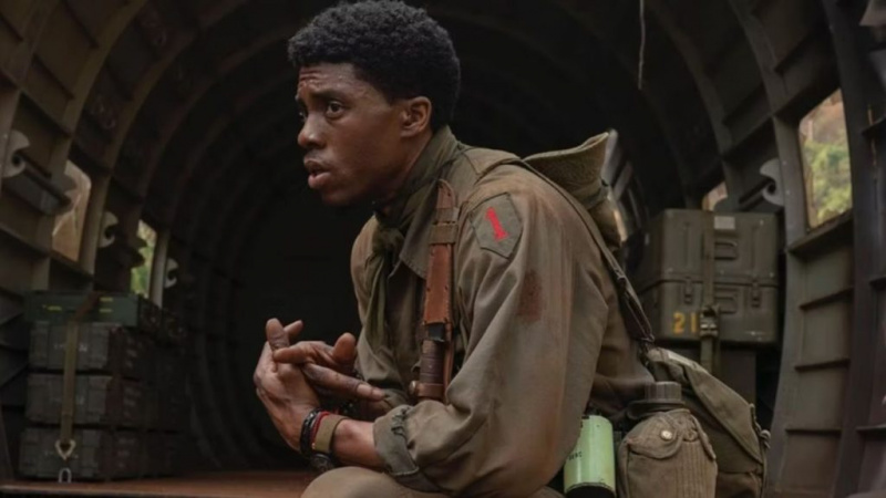   Boseman em uma cena do filme Da 5 Bloods
