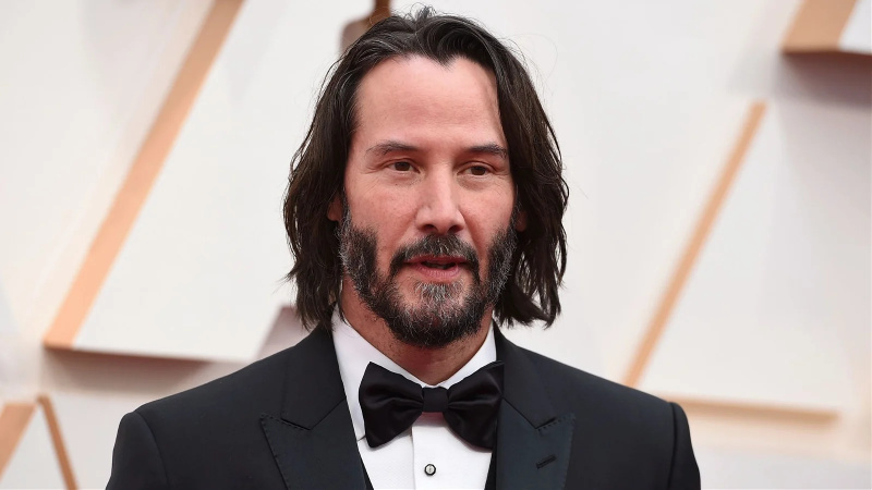 „Wer hat ihm gesagt, er solle sich die Haare schneiden?“: Keanu Reeves sagte Nein zu verärgerten Studiomanagern, nachdem er unter Druck gesetzt wurde, eine Perücke zu tragen, um seinen „schweren Haarschnitt“ zu verbergen