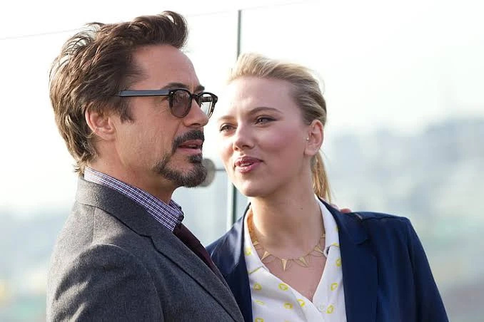   Scarlett Johansson ir Robert Downey Jr.