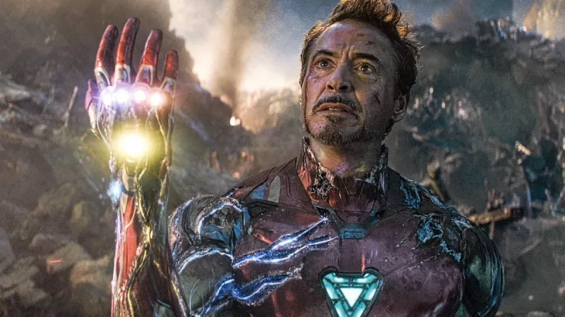   Robert Downey Jr ako Iron Man