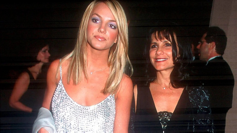 „Ich liebe dich so sehr und vermisse dich … Bitte entsperre mich“: Britney Spears‘ Mutter Lynne will nach dem Ende ihrer Konservatoriumstätigkeit unbedingt mit ihrer 70 Millionen Dollar reichen entfremdeten Tochter zurück