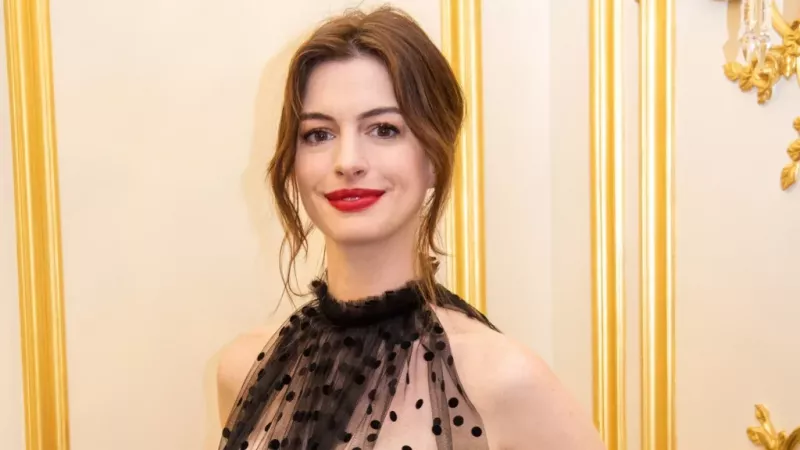 „Ich bekam ein Kribbeln und konnte nichts spüren“: Anne Hathaway dachte, sie würde sterben, als sie eine Unterwasserszene für einen Film drehte, der ihr 6 Millionen Dollar einbrachte