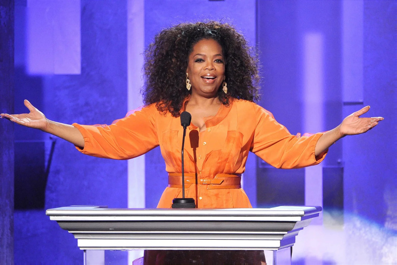 “Eu não achava que valia a pena”: Oprah Winfrey, rica em US$ 2,5 bilhões, ofereceu-se para carregar água para Steven Spielberg para realizar seus sonhos