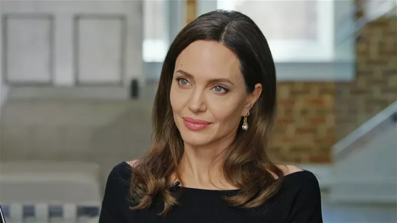   Анджелина Джоли никогда не отказывается ни от одной роли, даже если это обнаженная сцена.