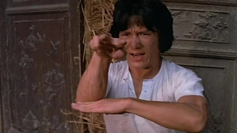   Jackie Chan vo filme Snake in the Eagle's Shadow