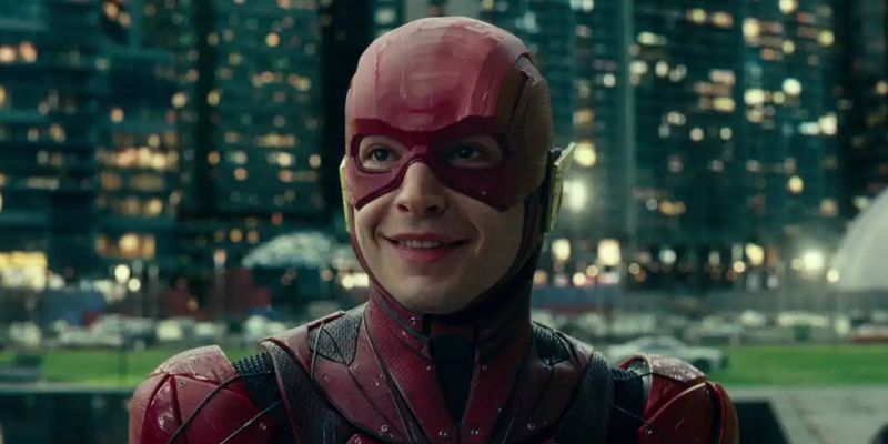 8. The Flash: El rumor lo precede inmediatamente. Implica que el villano principal de The Flash será una versión oscura de sí mismo.