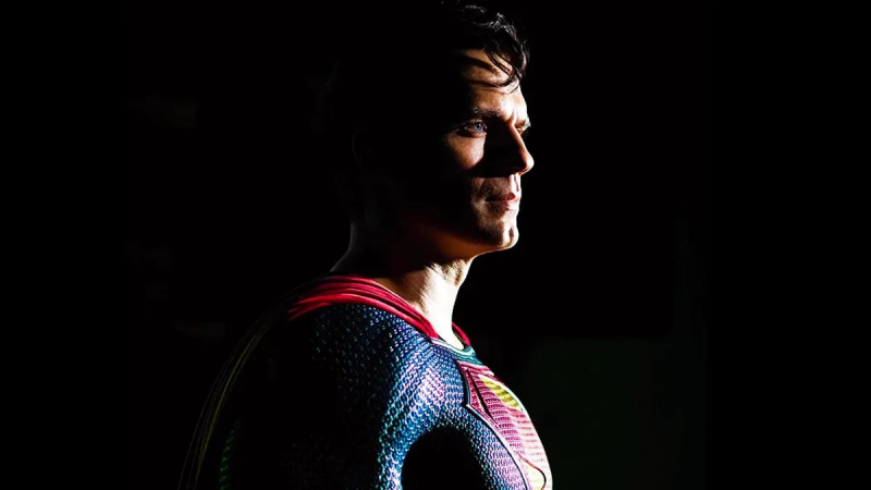   Генри Кавилл возвращается в роли DCEU's Superman