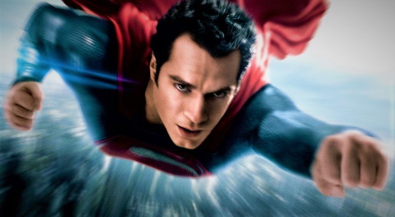 DC映画でスーパーマンとして戻ってきたヘンリー・カヴィル