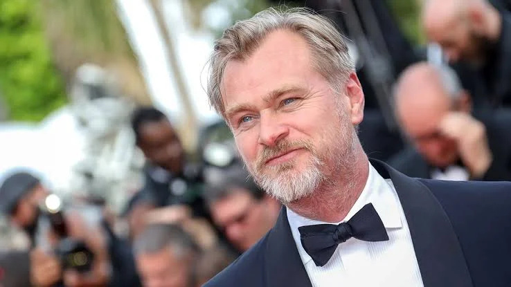 'Il n'y a pas de bons trios' : Christopher Nolan révèle que 1,08 milliard de dollars du chevalier noir est nécessaire pour 'faire exploser plus gros'