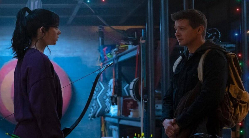 Jeremy Renner und Hailee Steinfeld reagieren auf die Post-Credits-Szene von Black Widow