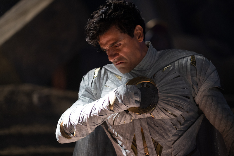   Oscar Isaac, Moon Knight'ın bir sahnesinde