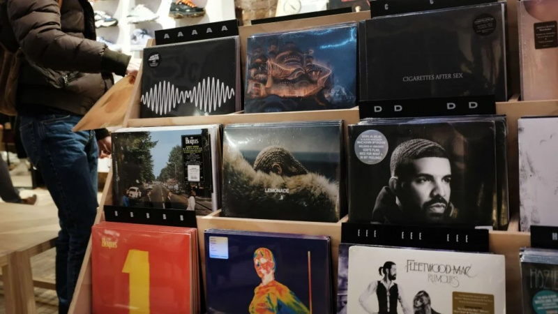   Holiday Buyer's Guide -vinyyli