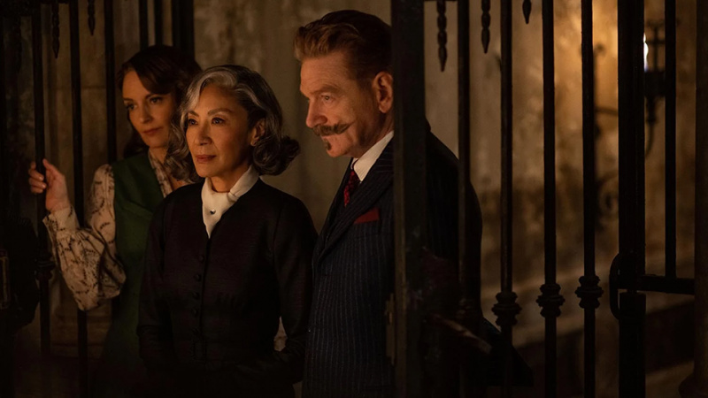   Tina Fey, Michelle Yeoh a Kenneth Branagh vo filme A Haunting in Venice