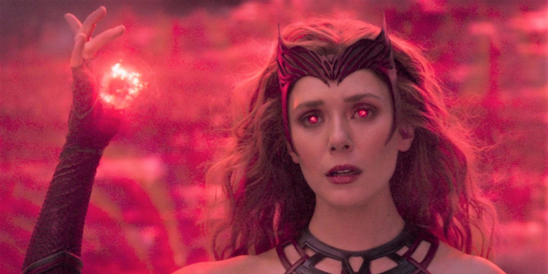   Elizabeth Olsen hahmona Scarlet Witch Doctor Strange 2