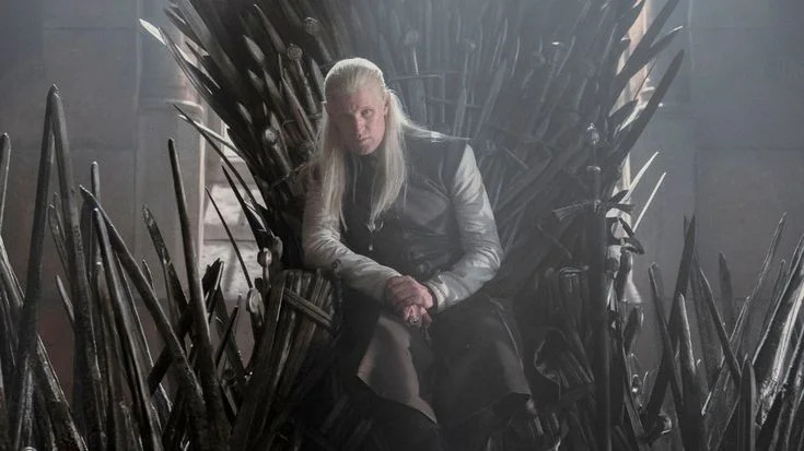 „Er hat bereits ein schlagkräftiges Gesicht“: House of the Dragon enthüllt ersten Blick auf den erwachsenen Aegon Targaryen, Fans sagen, dass es nicht schwer sein wird, diesen Kerl zu hassen