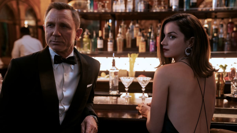   Daniel Craig and Ana De Armas in No Time To Die