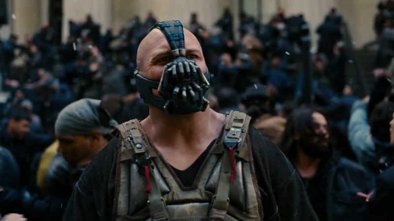 A sötét lovag felemelkedése, Batman vs. Bane