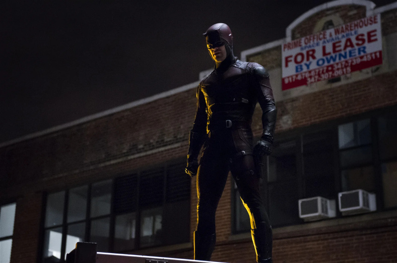   Charlie Cox como Daredevil