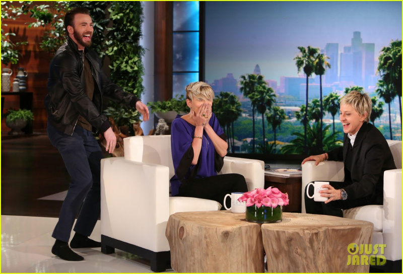   Chrisas Evansas gąsdina Scarlett Johansson"Ellen".