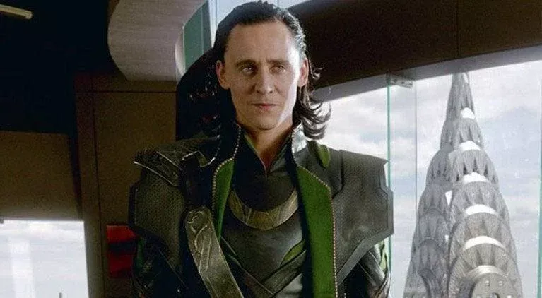   Tom Hiddleston ako Loki