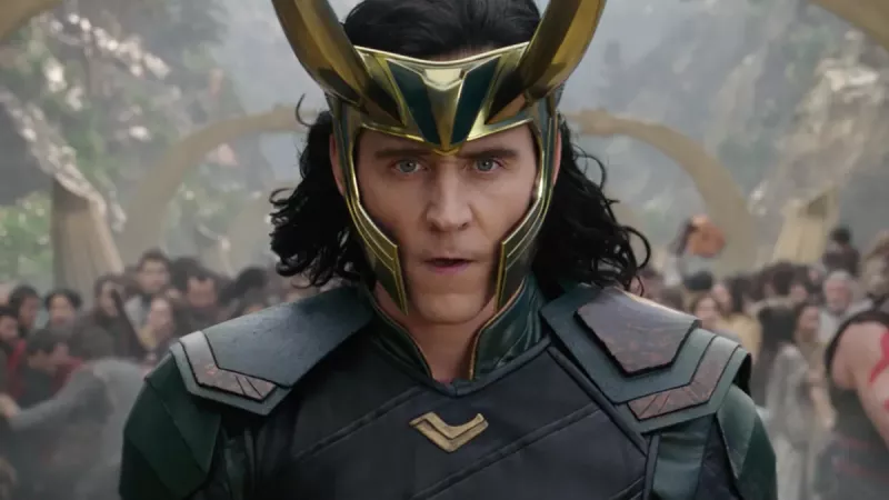 Loki hooaeg 2: Seti fotod paljastavad, et Mobius võib lõpuks oma jeti-stseeni saada ja maailm on selle jaoks pisut parem koht