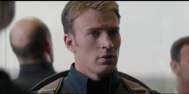   Chris Evans como Capitão América