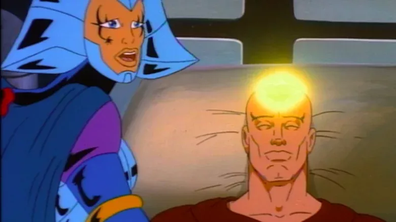   4. Profesör X's Departure From Earth: Charles is fragile and mortally wounded in the finale episode. So the Beast and Magneto contact the Shi'ar Empire to help save Charles. Lilandra takes Charles with her to Shi'ar to help him heal and recover. Will he ever be able to return to Earth? This is the biggest cliffhanger in the storyline of both shows.