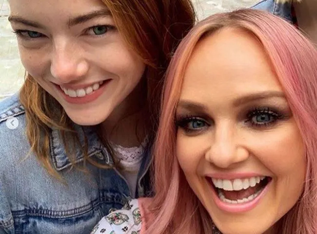   13. Emma Stone je srečala Emmo Bunton ('Baby Spice') at the 'Spice World' concert in London(2019). Although Emma Stone's real name is 'Emily,' Bunton was why she switched her name to 'Emma.'