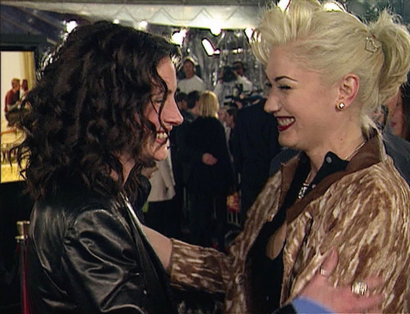   9. Julia Roberts et Gwen Stefani se sont rencontrées sur le tapis rouge avec Access Holywood. Julia Roberts était ravie de revoir Gwen Stefani. Cependant, ils se sont rencontrés pour la première fois, mais il s'est avéré qu'ils étaient tous les deux de grands fans.