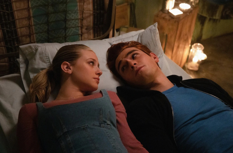   Riverdale 프로듀서는 Archie와 Betty의 로맨스가 시즌 5에서 다시 시작될 것이라고 확인했지만'major repercussions'