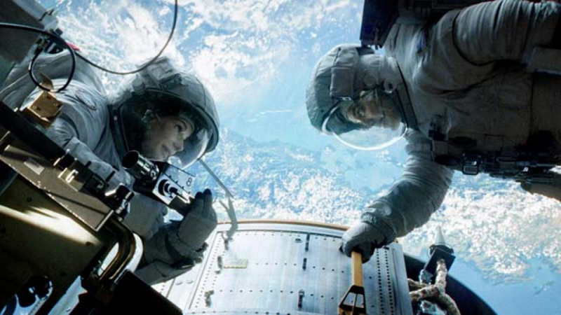   Es's impossible to not include in the 10 movies the 2013's Gravity, one of the best sci-fi movies in recent years, with great work done by CGI.