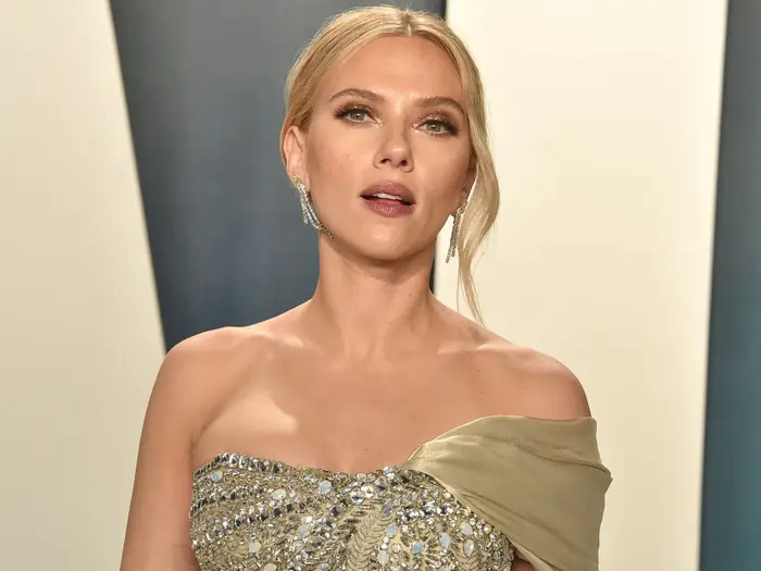   Scarlett Johansson sier at hennes politiske synspunkter burde ikke't Affect Her Job