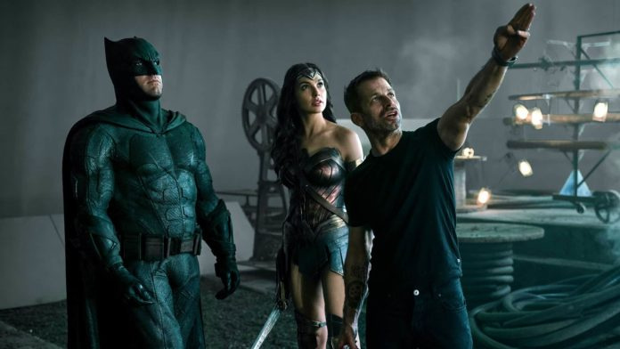   Zack Snyder begeleidt op de set van Justice League (2021).