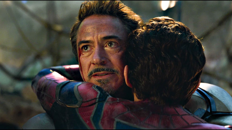   Ο Τόνυ ​​και ο Πίτερ ξανασμίγουν σκηνή - Ο Τόνι αγκαλιάζει τον Πήτερ | Avengers ENDGAME (2019) - YouTube