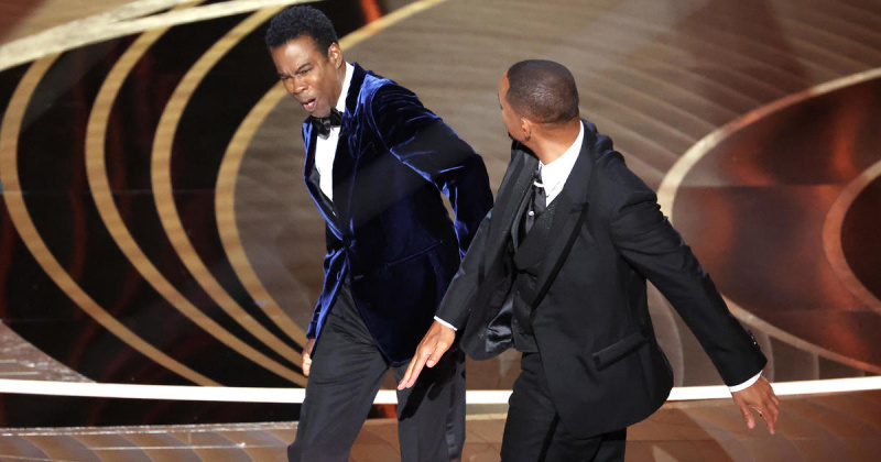 Оскар 2022: Уилл Смит дает пощечину Крису Року в прямом эфире на сцене, Академия возмущена