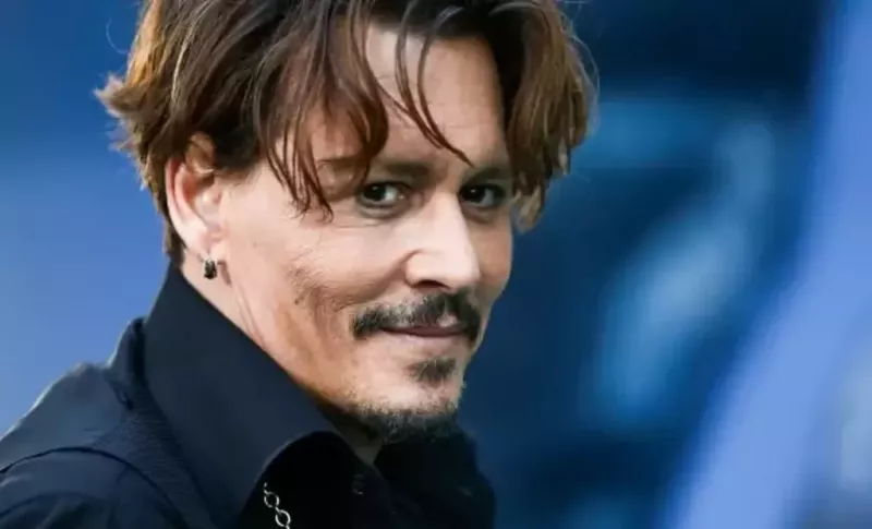 Ufortalt sandhed om Johnny Depps forhold til 'Friends'-stjernen, der var forlovet med ham, beviser, at han ikke er et monster, som man har hørt sagde han var