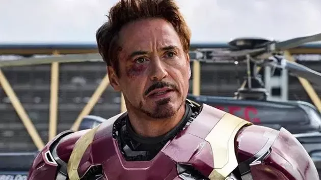Marvel vahetas mänguasjade müügi suurendamiseks peakaabaka Robert Downey Jr. filmis Iron Man 3 ja Chris Hemsworthi Thor 2, kes olid mõlemad naised