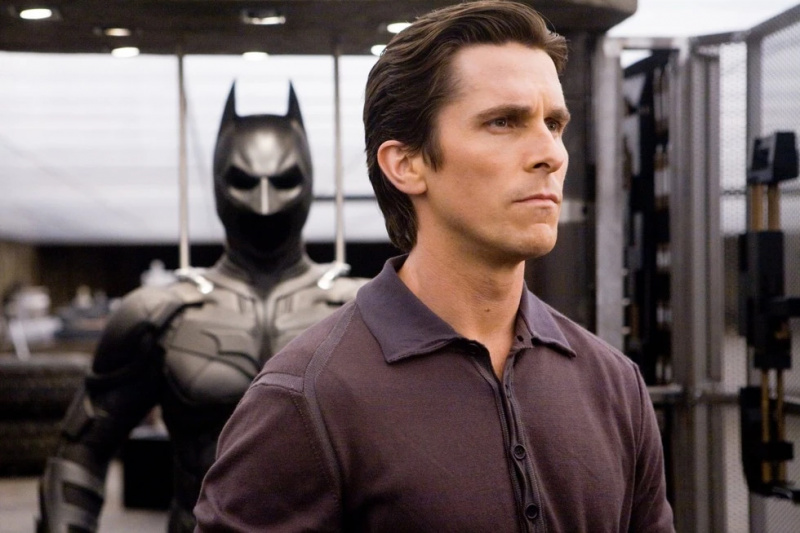   Joseph Gordon-Levitt John Blakea ja Christian Bale Bruce Waynena elokuvassa The Dark Knight Rises's Eilish's life decison