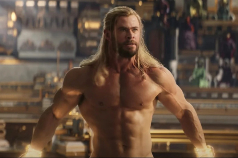   Chris Hemsworth kao Thor