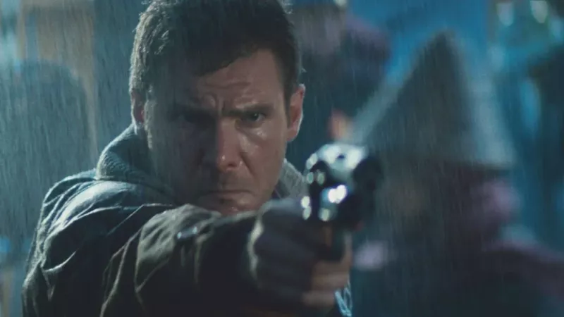 'Noč, mokro, dim': Ridley Scott je med snemanjem filma 'Blade Runner' izkoristil slabo vreme in slabo svetlobo v svojo korist, da je na koncu dobil mojstrovino