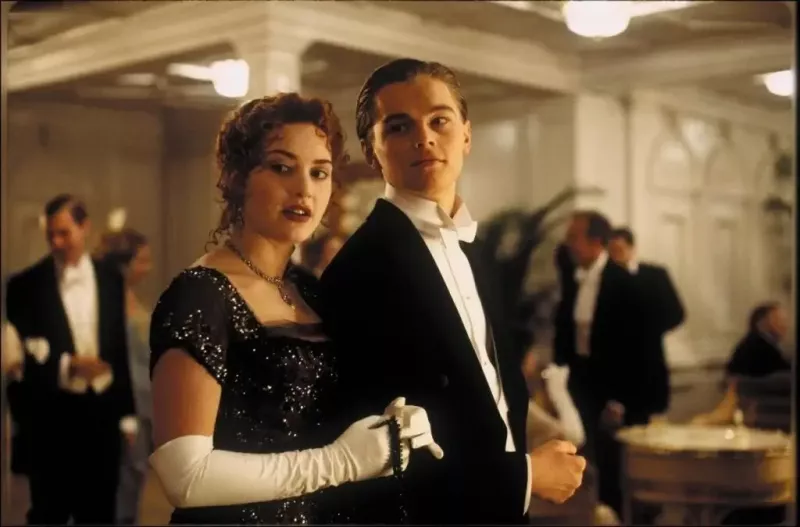   Kate Winslet e o ator vencedor do Oscar, Leonardo DiCaprio em Titanic