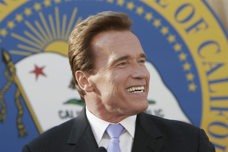 „Er sieht nicht so aus, als würde er 215 wiegen“: Arnold Schwarzenegger trollt Donald Trump wegen seiner angeblichen Lügen und gibt einen Rat zum Abnehmen mit 77