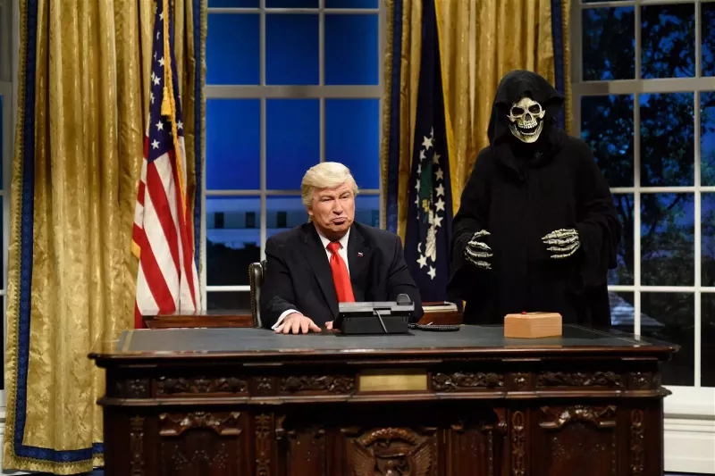   Alecas Baldwinas kaip Donaldas Trumpas per šeštadienio vakarą