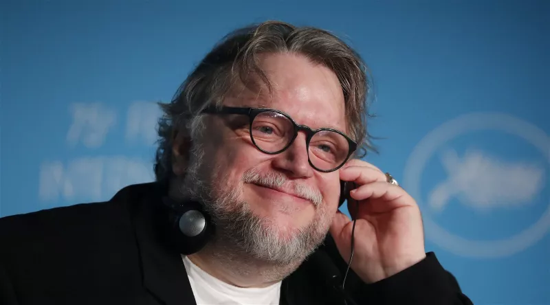 „Deshalb ist das Leben verrückt, oder?“: Guillermo del Toro konnte John Boyegas Clusterf**k Pacific Rim-Fortsetzung nicht retten, sondern wählte stattdessen einen Film aus dem Jahr 2017, der die Oscars dezimierte